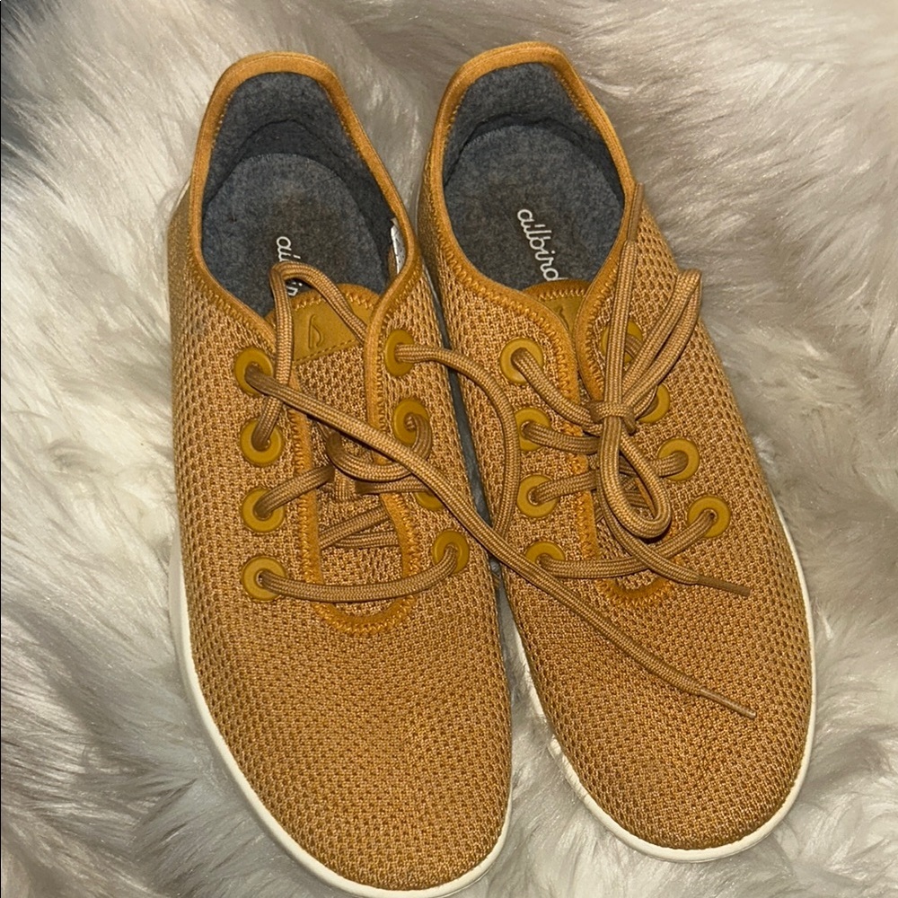 Allbirds women’s Lace-Up Sneakers W10